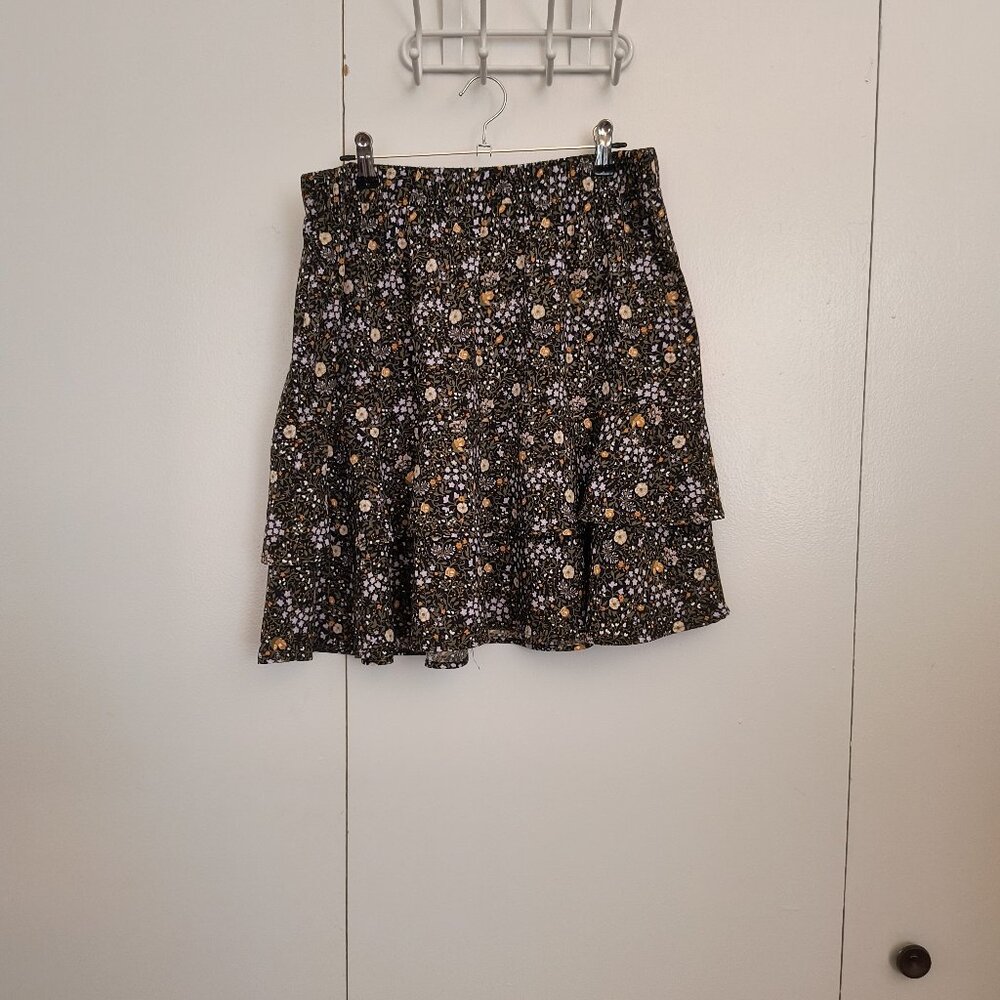 Loft Outlet Short Flippy Floral Skirt Sz M